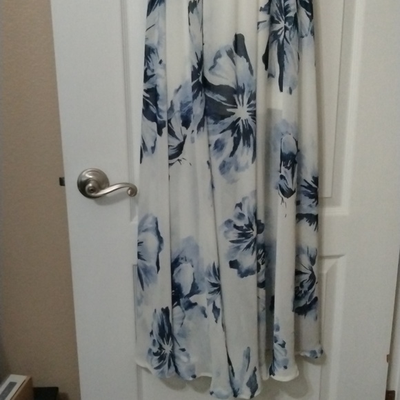 Long flowy dress - Picture 2 of 2